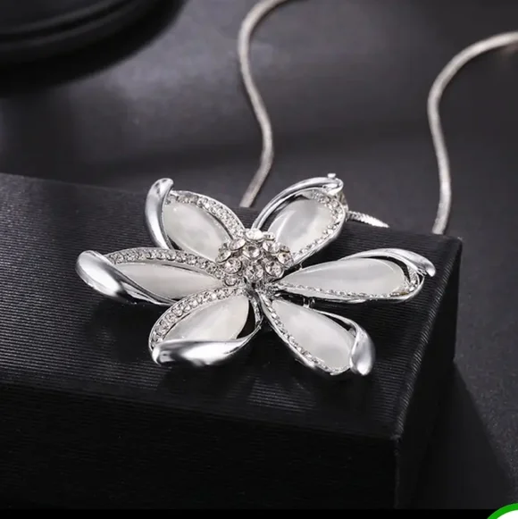 Rhinestone Flower Necklace-(G) SOLD - Picture 2 of 5